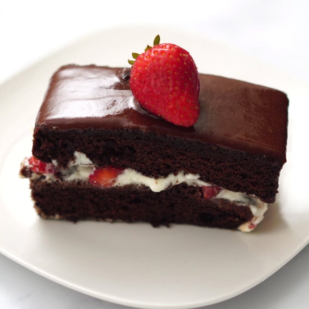 final output of chocolate strawberry cake