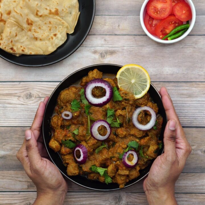 service soya chunks curry/graavy