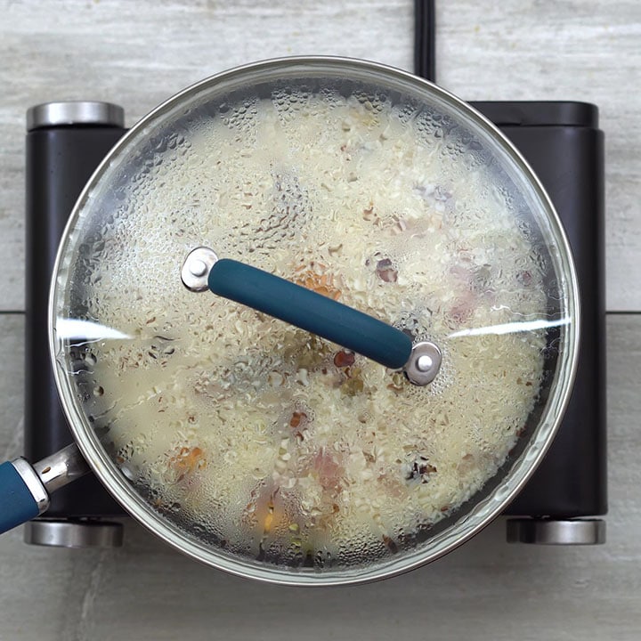 Cooking of rice with lid closed