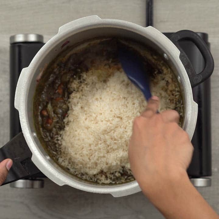 Mixing rice and pudina paste