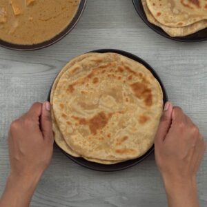 Serving indian flatbread roti/chapati/phulka