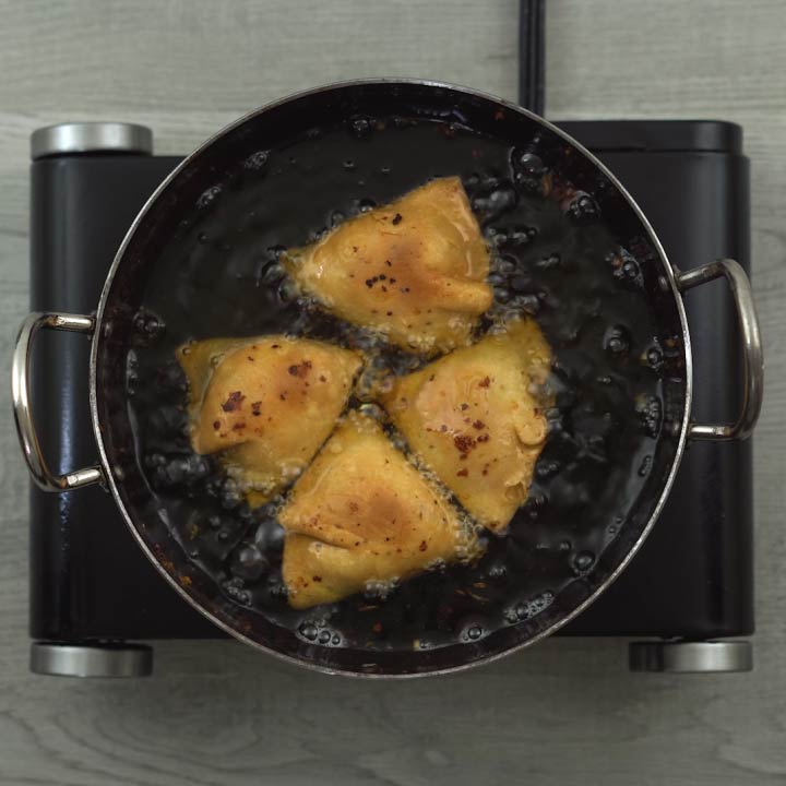 golden and crispy samosa in oil