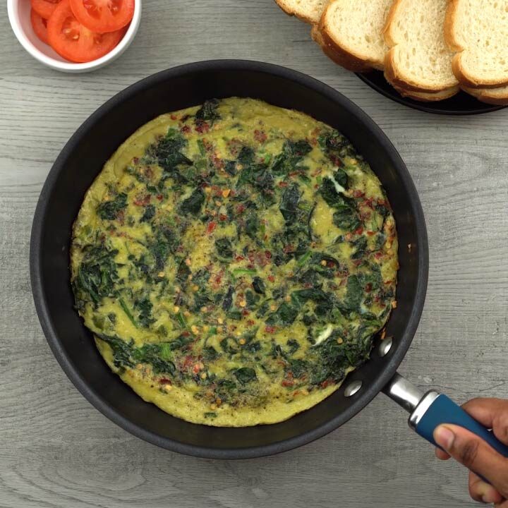Serving the healthy spinach omelet