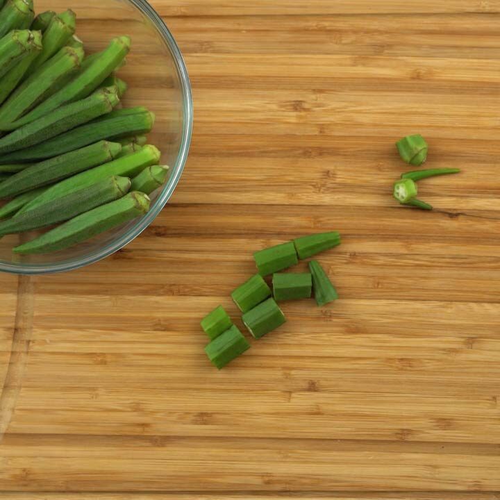 bhindi slices on the cutting board