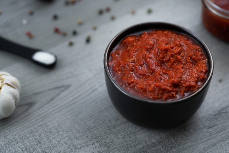 Szechuan Sauce Recipe (Schezwan Sauce) - Yellow Chili's