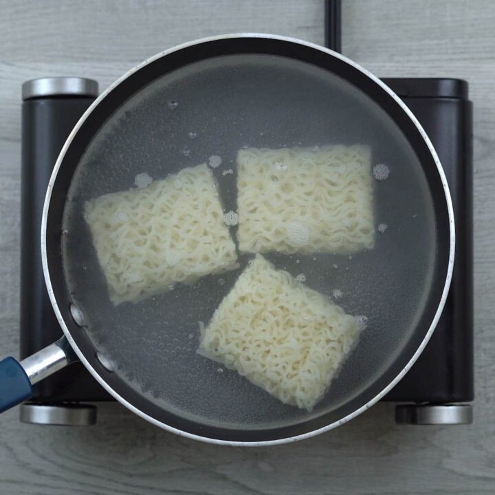 rice noodles in boiling water