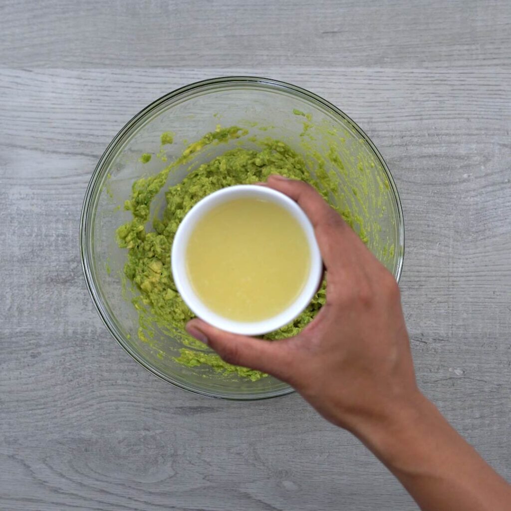 adding lemon juice to avocado