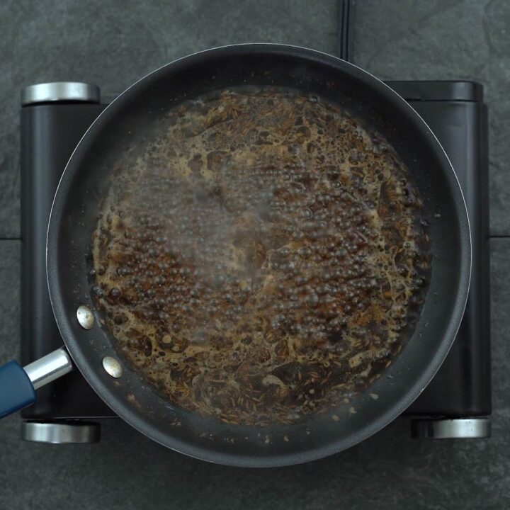 boiling the tamarind sauce