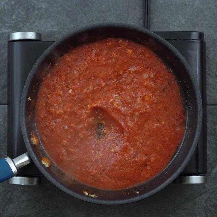 tomato sauce for parmesan chicken in a pan