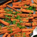 ट्रे में भुनी हुई गाजर