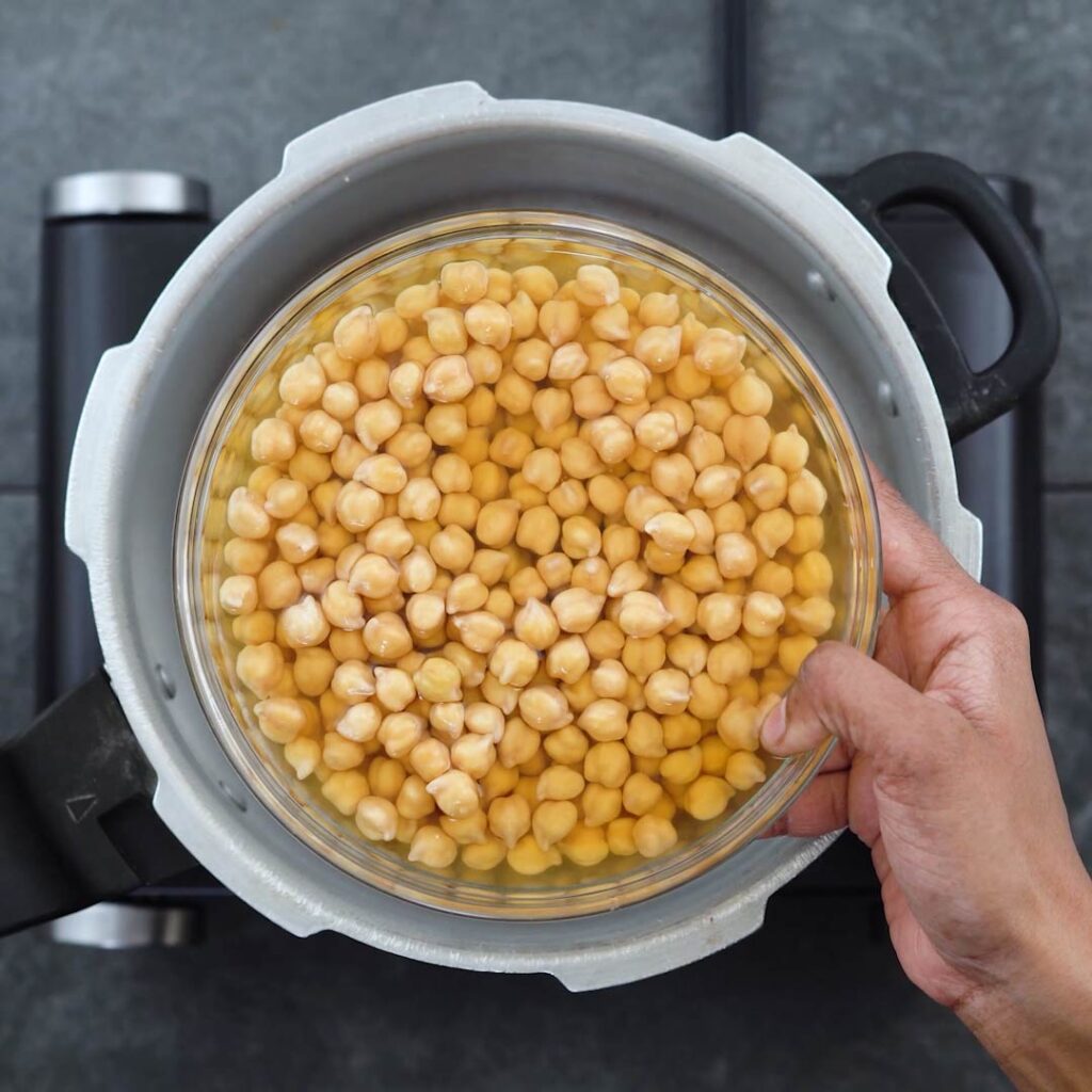 Adding soaked chickpeas to pressure cooker
