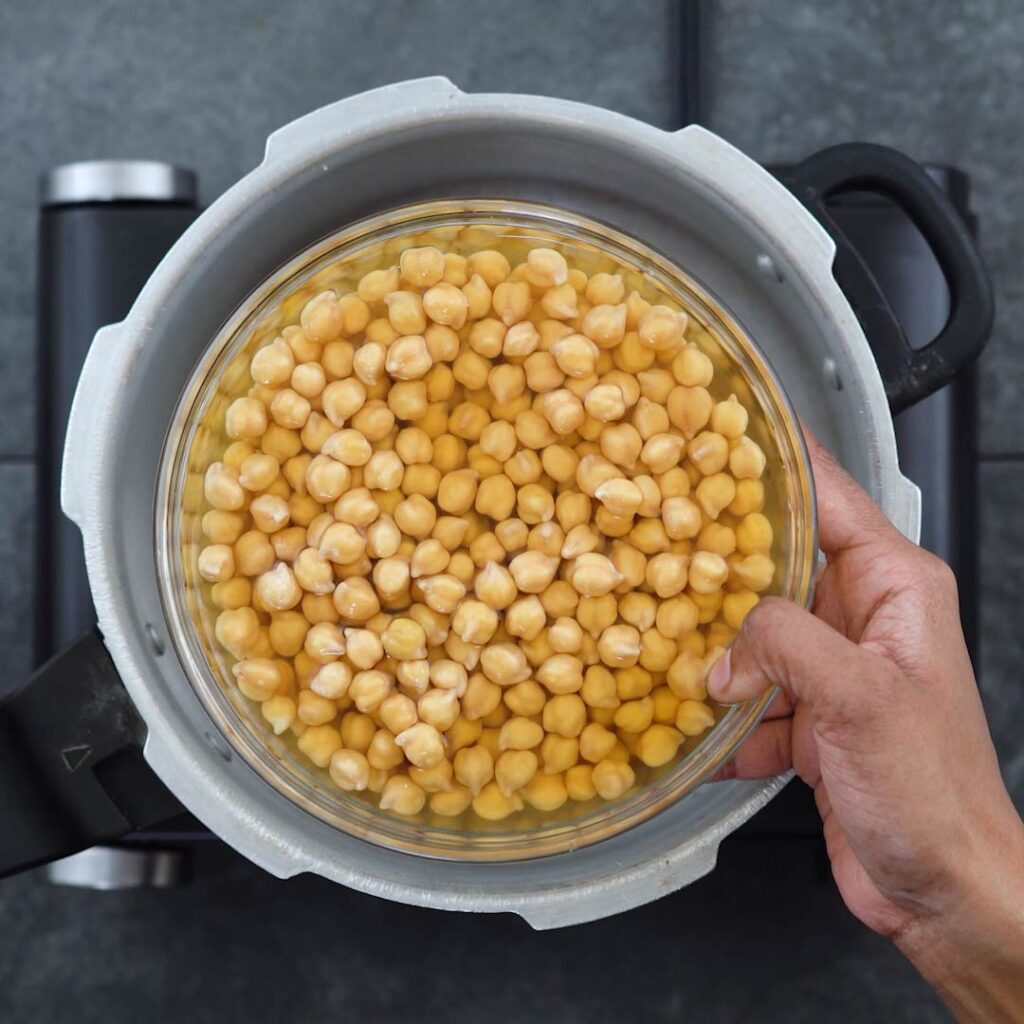 Adding soaked chickpeas into pressure cooker