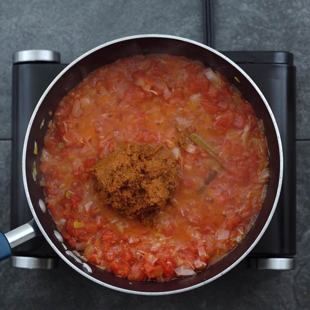 Vindaloo paste in onion tomato mixture
