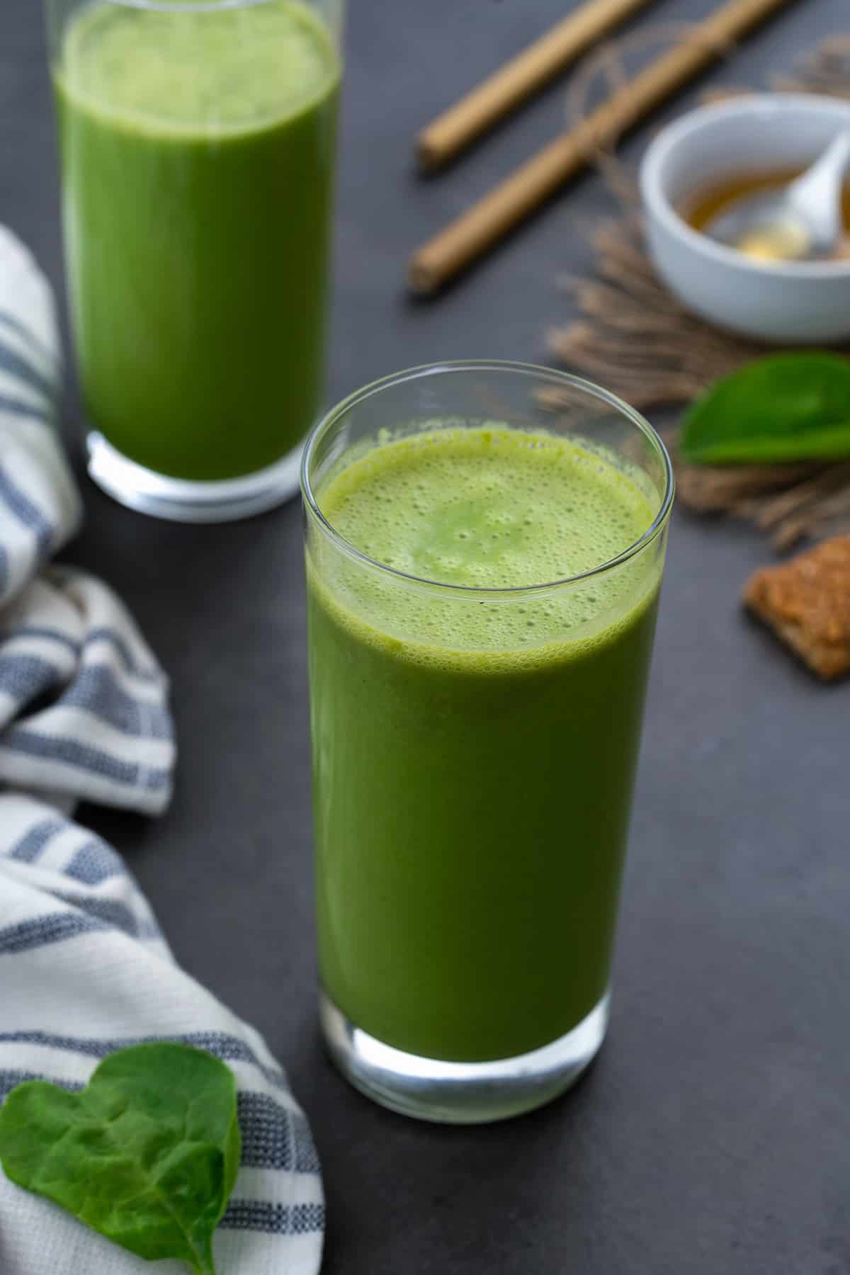 Fresh Spinach Smoothie in a serving glass placed on a table.