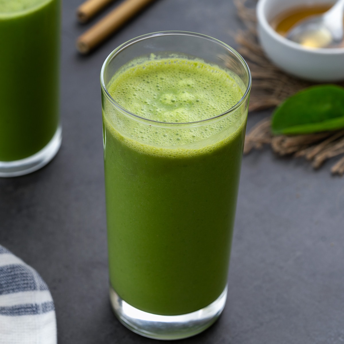 Healthy Spinach Smoothie - Yellow Chili's