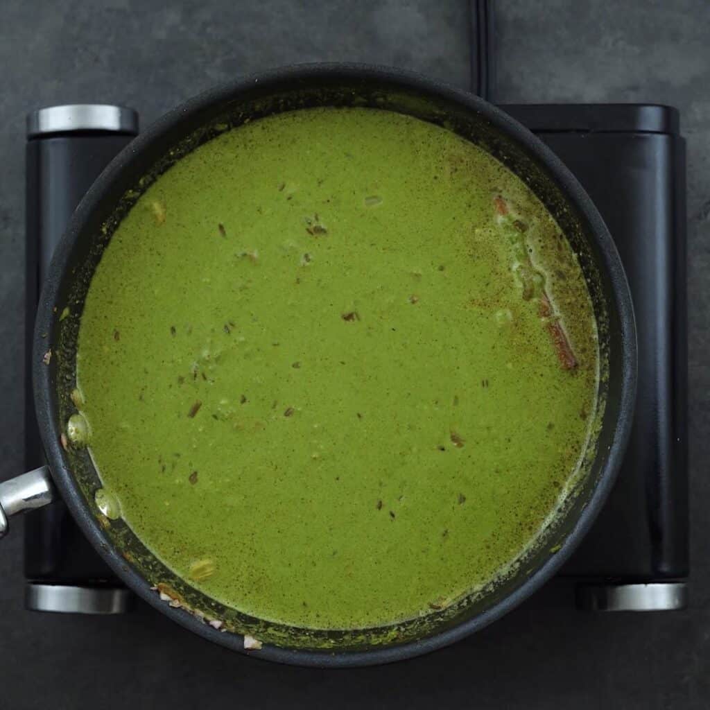 Spinach curry mix in the pan
