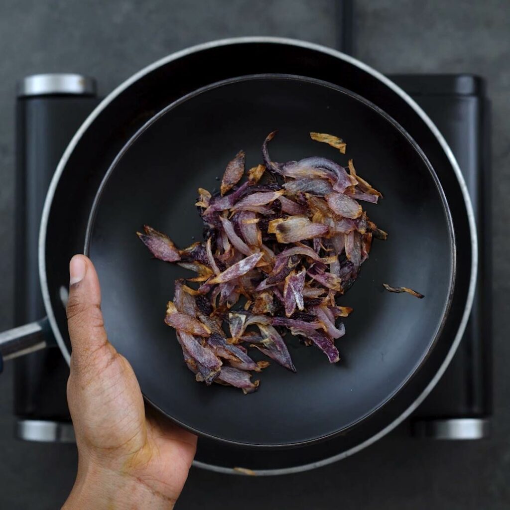 Fried onions in a black plate