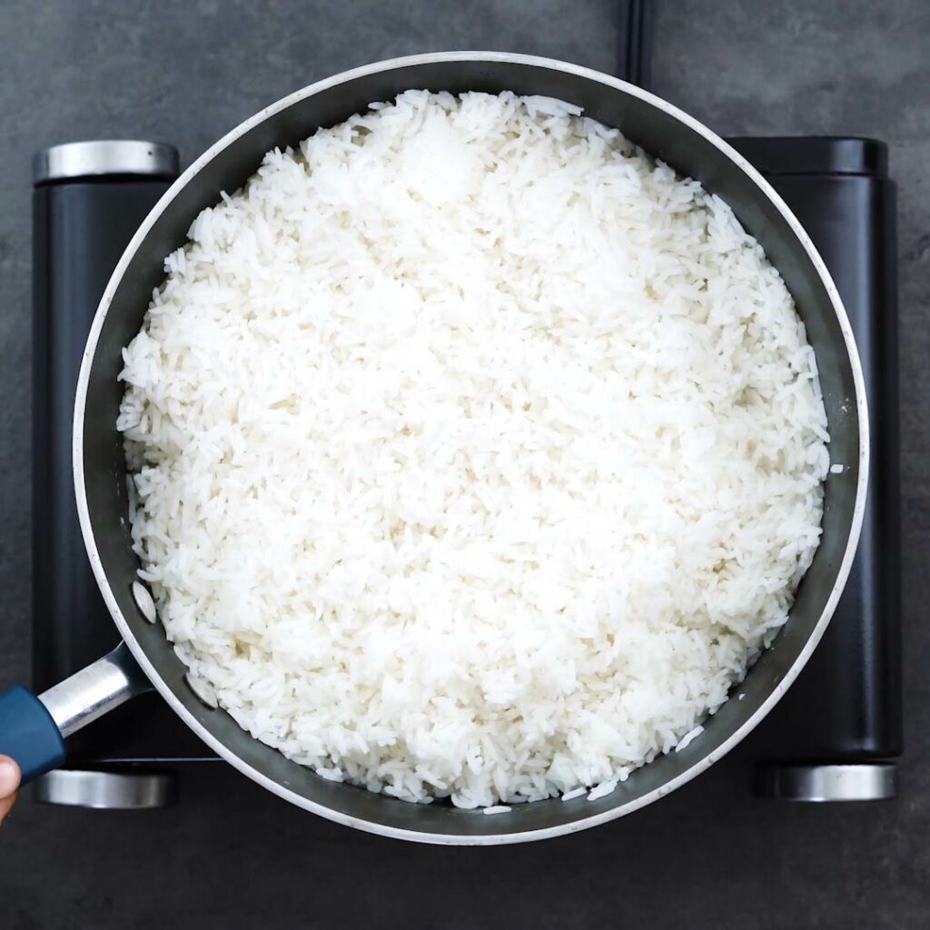 Perfectly fluffy white rice in a pot.