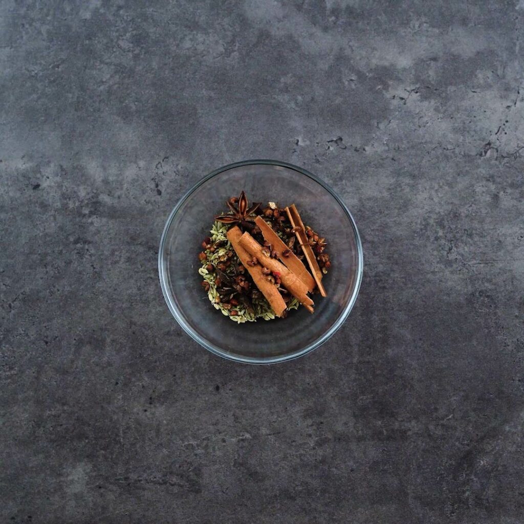 A bowl with five spices.
