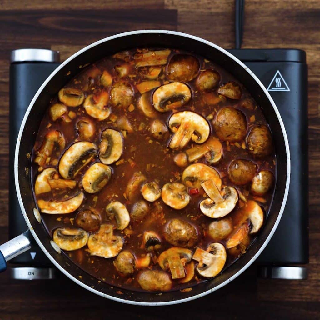 Chicken and mushrooms in chicken broth mixture.