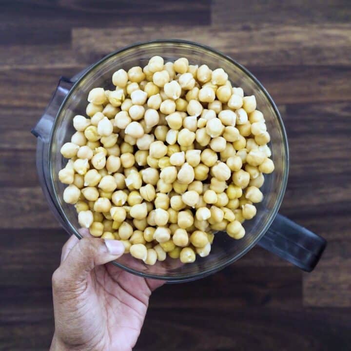 A bowl with cooked chickpeas.