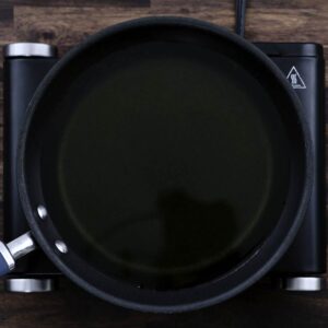 A pan with oil.
