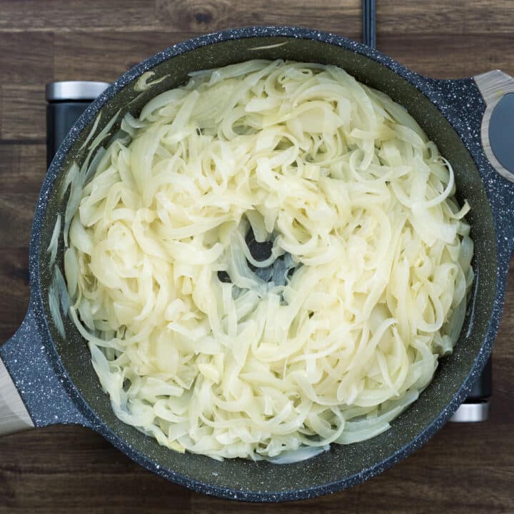 A pan with super soft onions.
