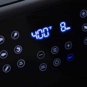 Air fryer displaying cooking temperature at 400°F and 8 minutes.