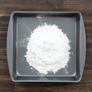 A shallow tray with the flour mixture.