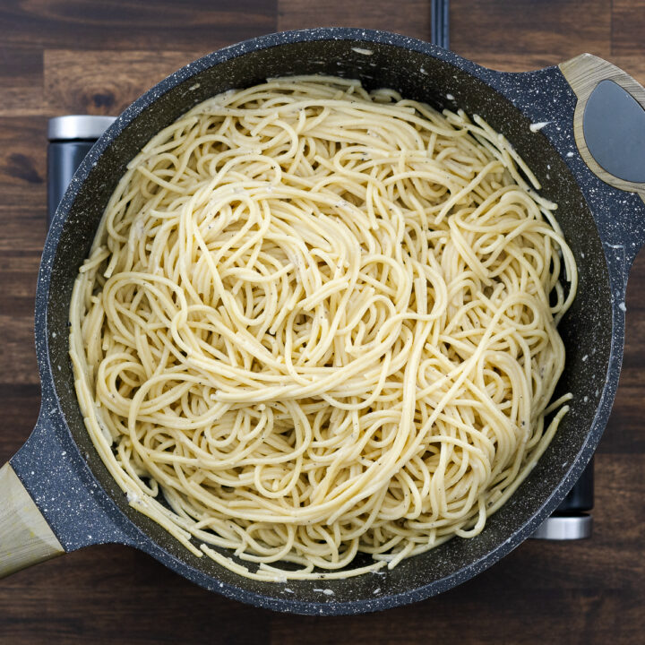 A pan with prepared Cacio e Pepe ready to serve.